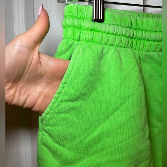 Aritzia TNA - Neon Summer Casual Green Cozy Sweat Shorts in Size S - Picture 6 of 7